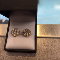 Stud Earrings 10 Karat. 2.8 Karats Of Diamonds 