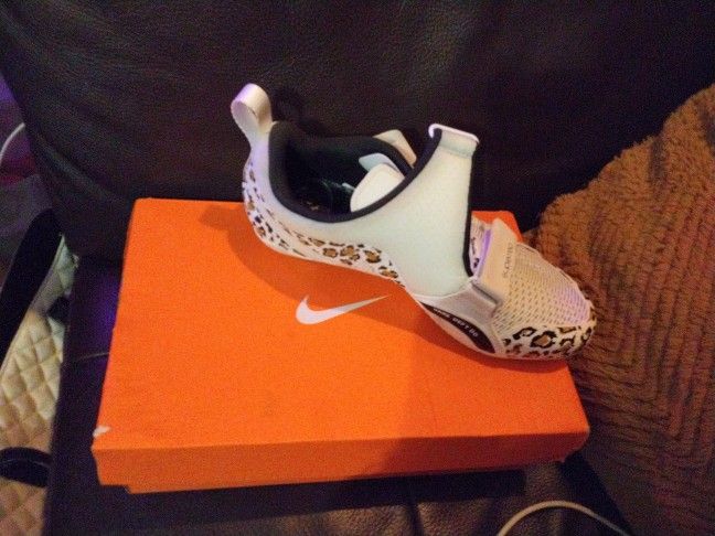 White Nike Superprep Cycle