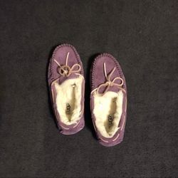 Uggs moccasins Size 6
