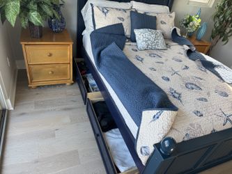 Full size bed frame set, with 4 drawers and mattress
