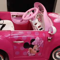 Disney Minnie Girls' 6-Volt Battery-Powered Electric Ride. 