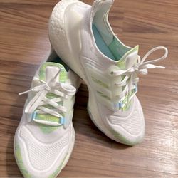 adidas Women's Ultraboost 22 Running Shoe size women’s 7
