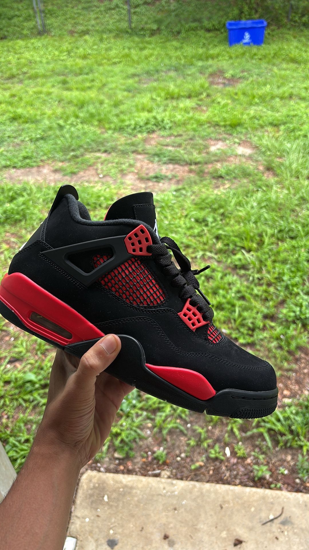 Jordan Retro 4 Red Thunder Size 9 (9.5/10)