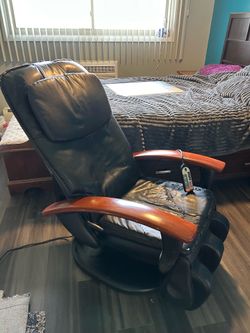 Working massage chair