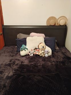 Queen memory foam bed and frame