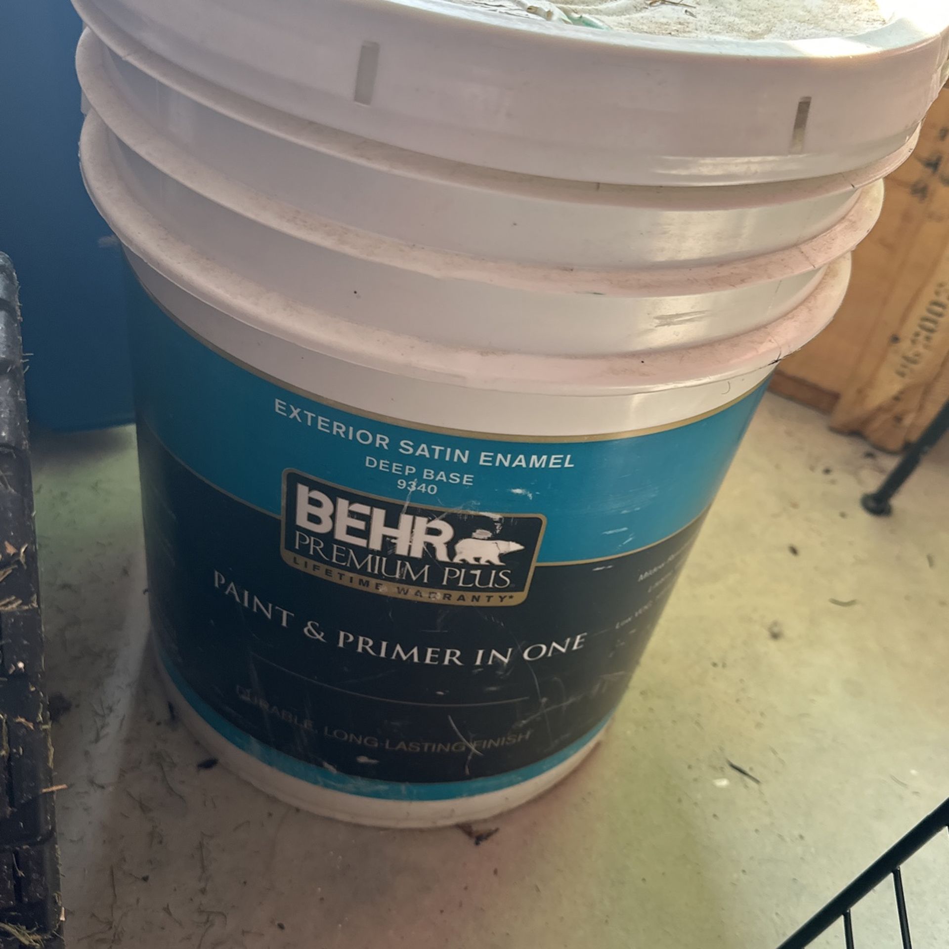 Paint Behr Premium Plus 9340 Paint And Primer