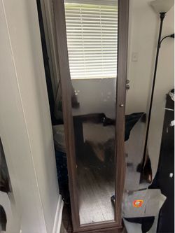 Jewelry box with mirror