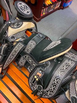 Montura charra bordada