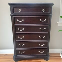 ALL WOOD NICE DRESSER