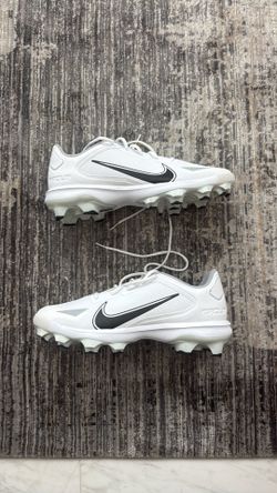 Baseball cleats