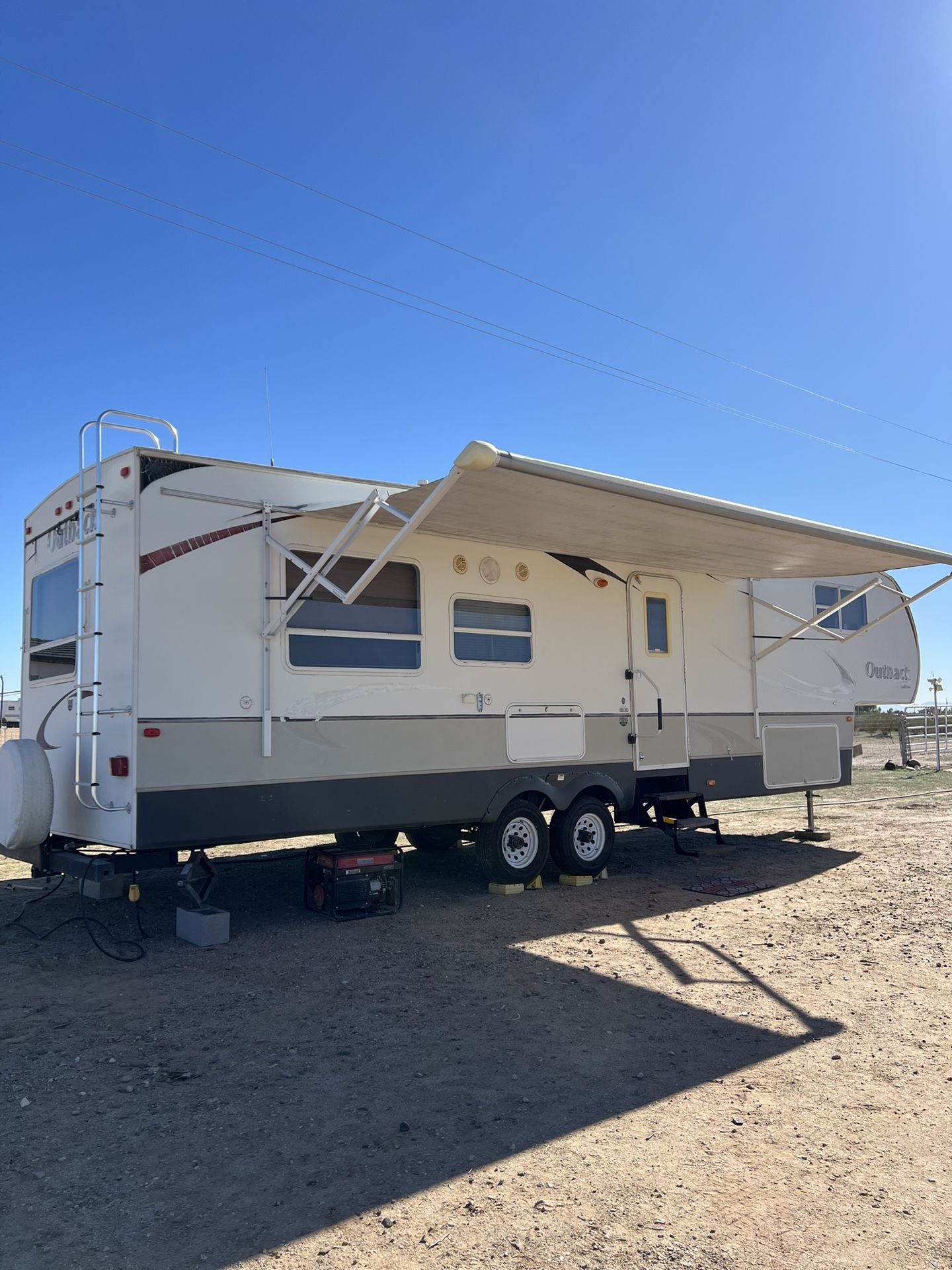 2008 Outback Fifth Wheel .