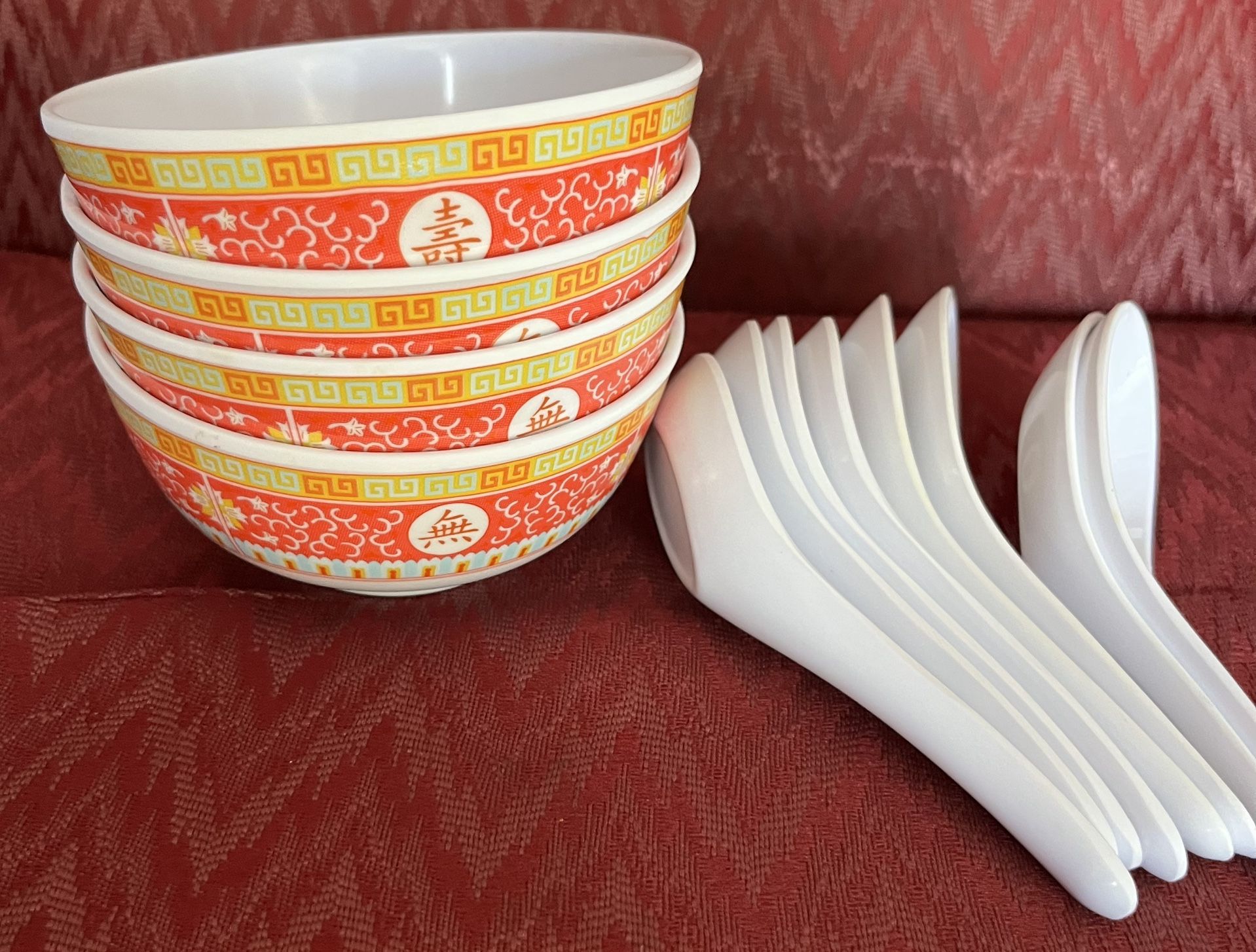 Set of 4 Chinese Design Bowls With 8 Spoons