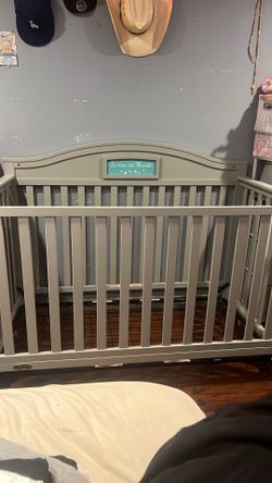 Graco baby crib