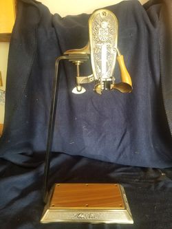 Wine bottle opener