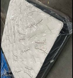 Royal touch memory foam queen size mattress set