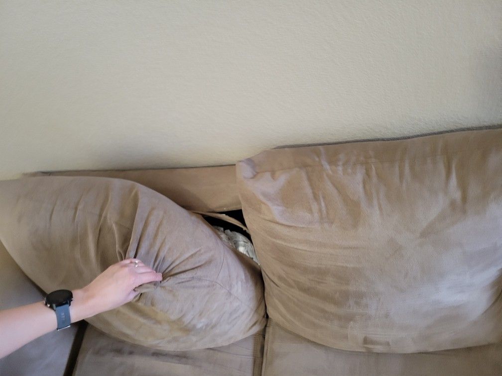 Free Couch Ready For Pickup for Sale in Las Vegas, NV OfferUp