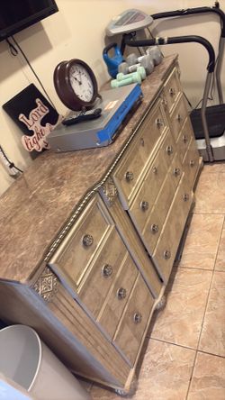 Five piece queen bedroom set