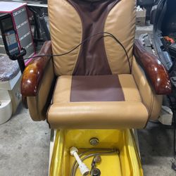 2-salon equipment provides a relaxing experience for customers