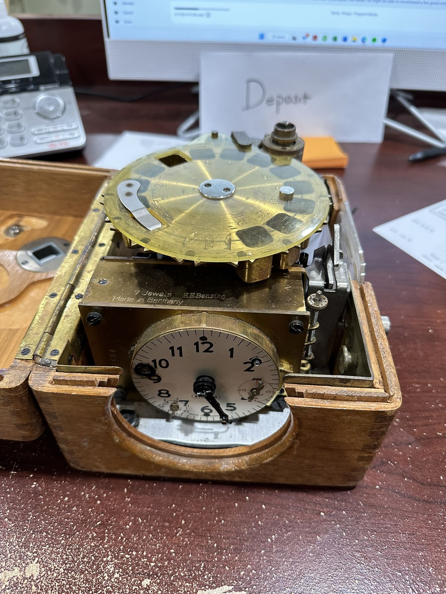 Benzing pigeon clock