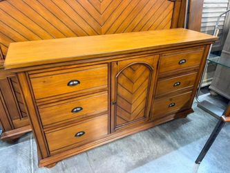 Gorgeous Farmhouse style King bedroom set