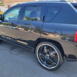 Jeep Compass Limited, Clean Title, Smogged, 4x4, 22"rims, 4 Cylinder, Reliable Transportation
