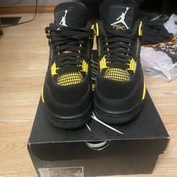 Air Jordan 4 Yellow Thunder Size 9