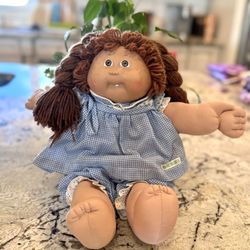 1982 Cabbage Patch Doll - VINTAGE