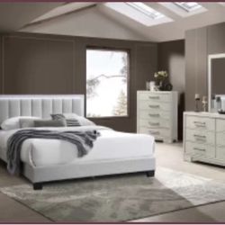 4- Pc Bedroom set Dresser,Mirror  Nightstand (1) Queen size bed frame  Not including Mattress and Box Sp