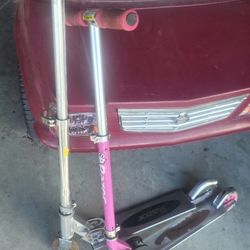 2 RAZOR SCOOTERS 