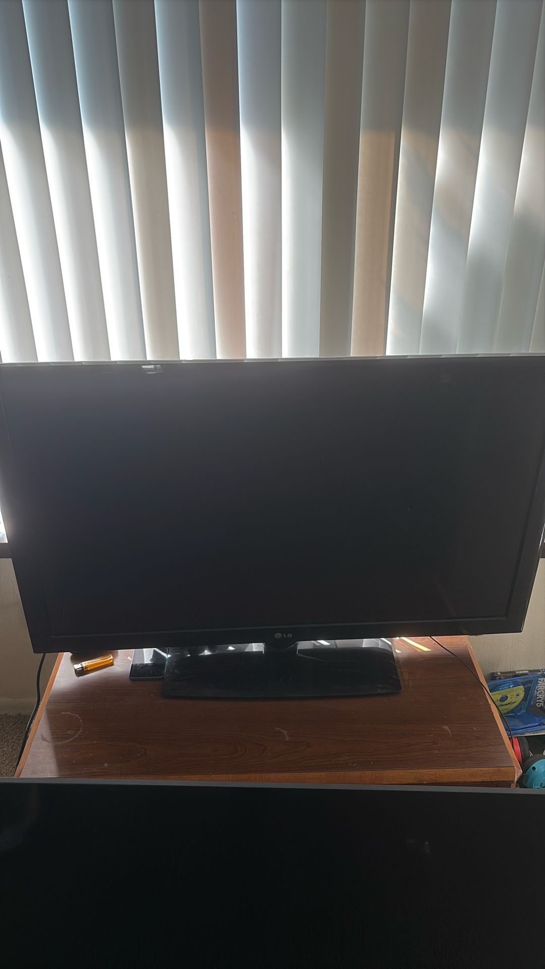 42” LG TV With Table
