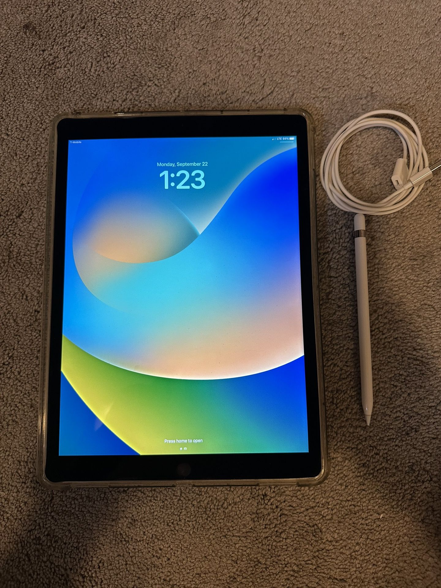 iPad Pro 12.9 w/256gb Unlocked Cellular & Apple Pencil 