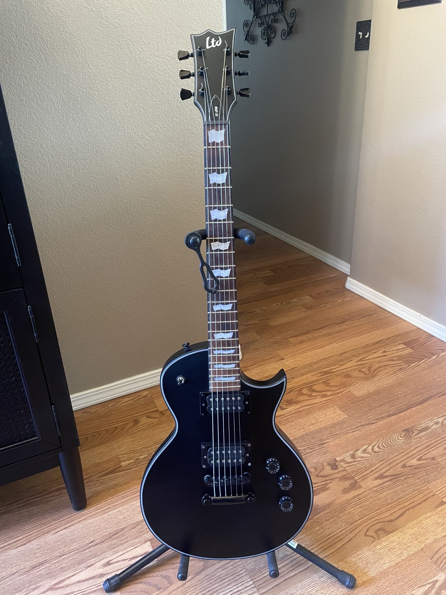 ESP LTD EC-256 Electric Guitar