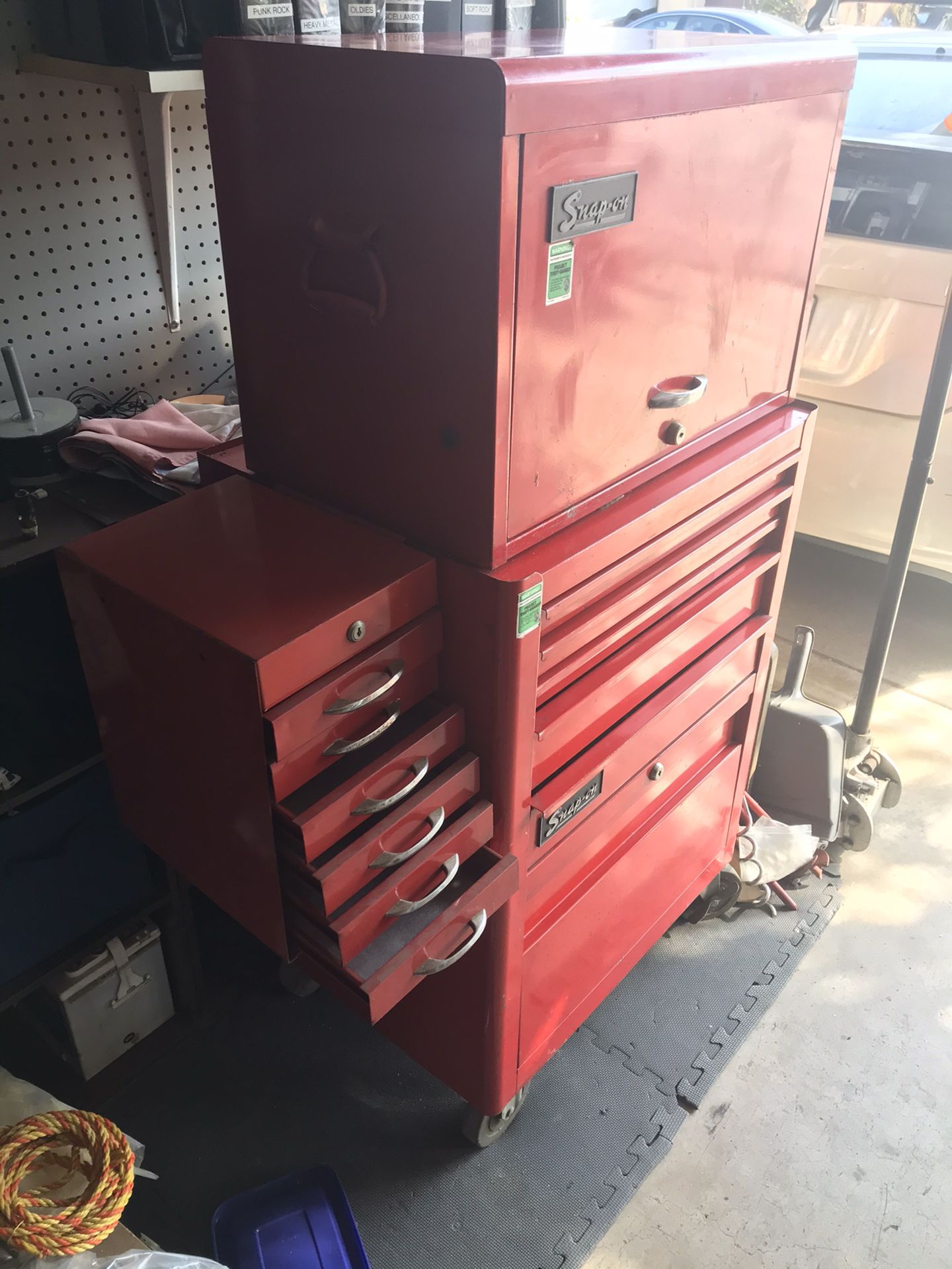 Snap on vintage tool box with side drawers