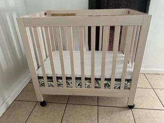 baby crib