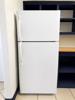 Frigidaire Refrigerator – Works Well