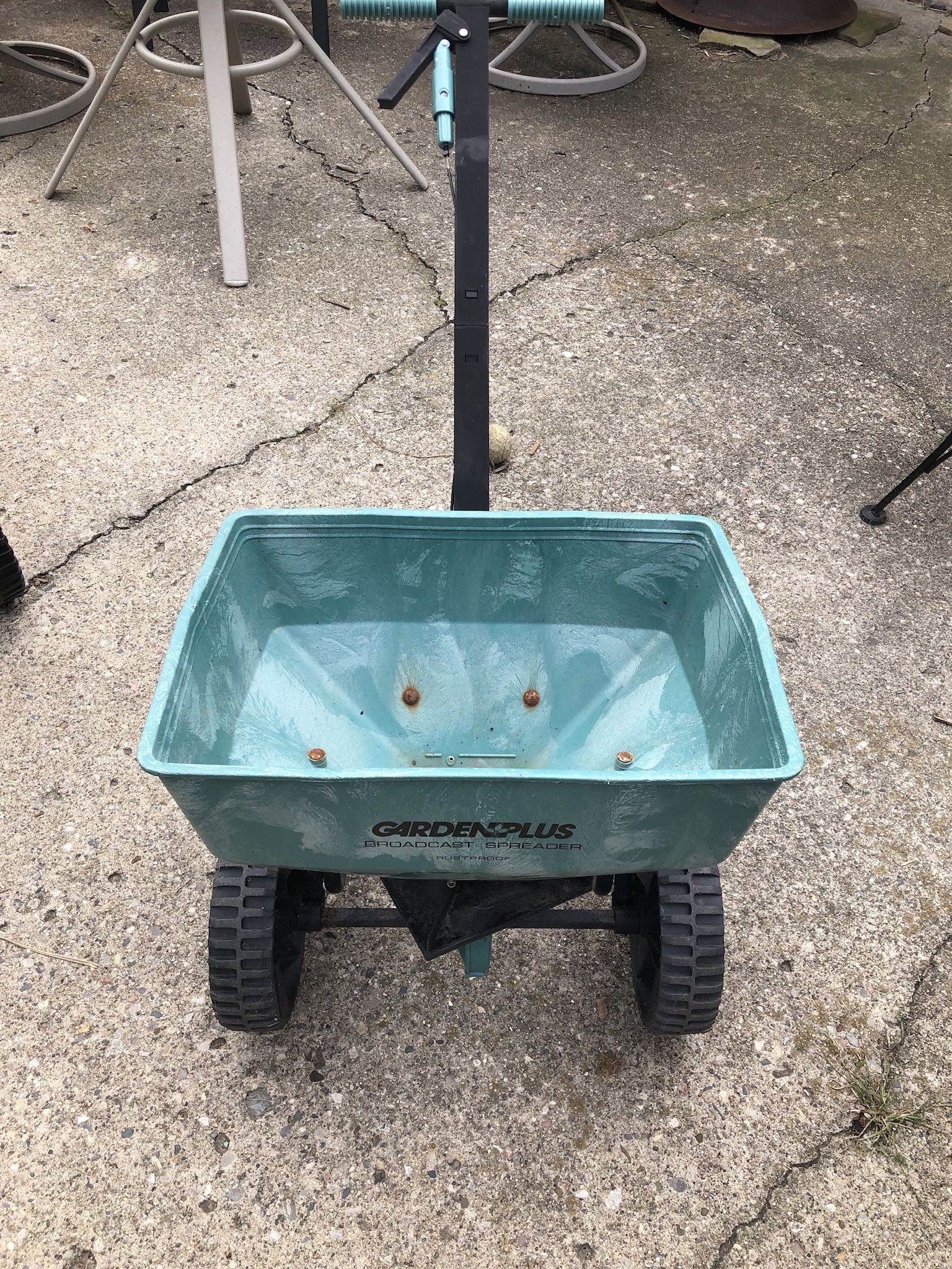Garden plus large broadcast seeder