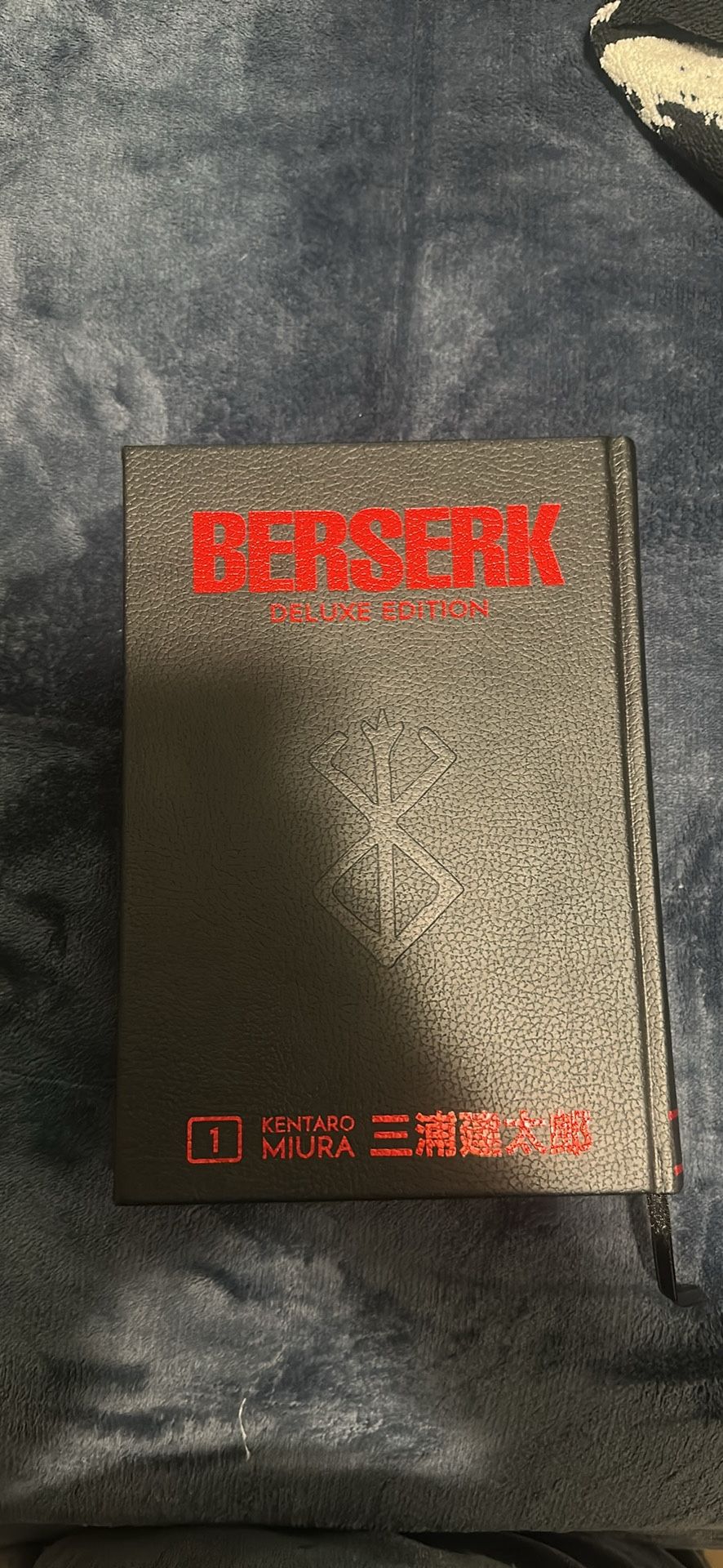 Berserk Deluxe Edition Volume 1