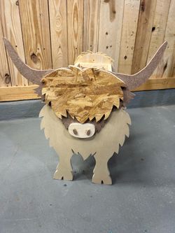 Handmade Highland Cow Cedar Planter Box – Rustic Farmhouse Decor – Indoor/Outdoor