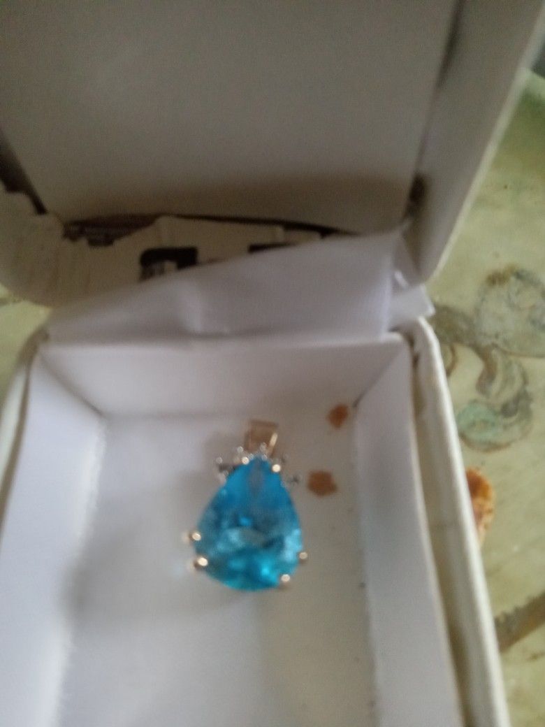 Blue Topaz Pendant 10kt Yellow Gold