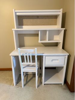 Desk / hutch