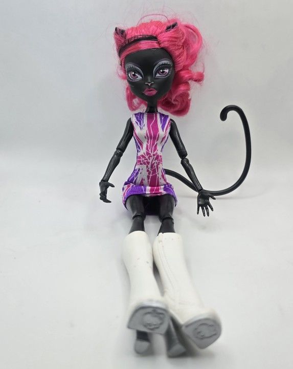 Monster High Doll Catty Noir Ghoulebrities