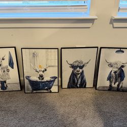 Doggie bathroom wall canvas