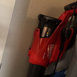 Milwaukee Leaf Blower