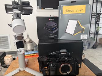 LIKE NEW Sony a7iv BUNDLE