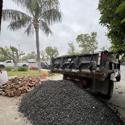 Dump truck