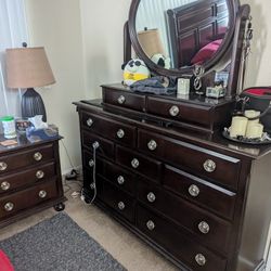Bedroom Set Minus Mattress/Box spring 