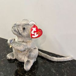 2002 Cheddar the Mouse Ty Beanie Baby . Size 6” 