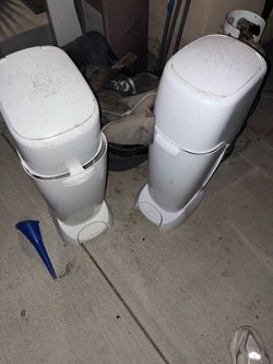 2 diaper genies