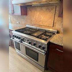 Thermador Professional Range - Like New - Corona Del Mar, CA