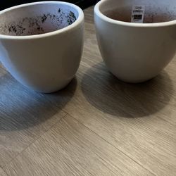 2 Ceramic pots 7.5 Inch 